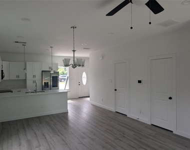 7813 Hirsch - Photo Thumbnail 2