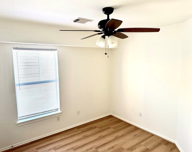 16546 Cairngrove Lane - Photo Thumbnail 21