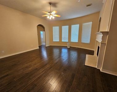 3218 Waters Edge Drive - Photo Thumbnail 13