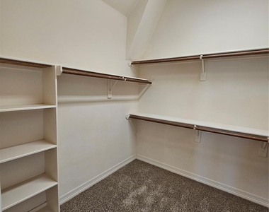 3218 Waters Edge Drive - Photo Thumbnail 23