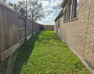 3218 Waters Edge Drive - Photo Thumbnail 45