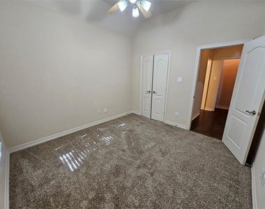 3218 Waters Edge Drive - Photo Thumbnail 39