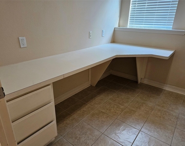 3218 Waters Edge Drive - Photo Thumbnail 10