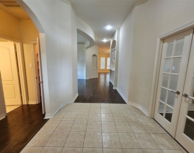 3218 Waters Edge Drive - Photo Thumbnail 41