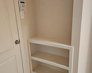 3218 Waters Edge Drive - Photo Thumbnail 11