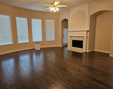 3218 Waters Edge Drive - Photo Thumbnail 14