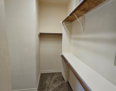 3218 Waters Edge Drive - Photo Thumbnail 19