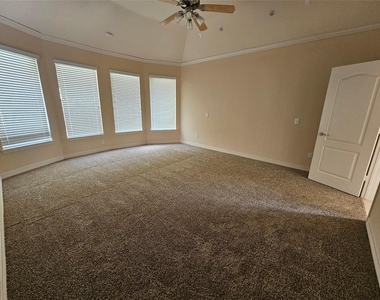 3218 Waters Edge Drive - Photo Thumbnail 15