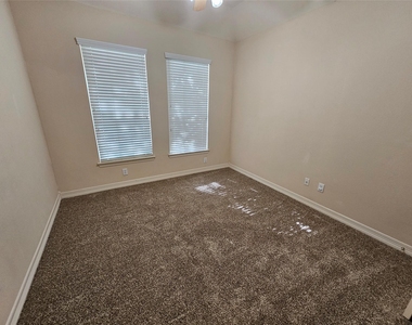 3218 Waters Edge Drive - Photo Thumbnail 38