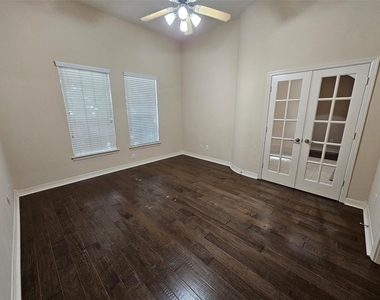 3218 Waters Edge Drive - Photo Thumbnail 2