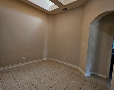 3218 Waters Edge Drive - Photo Thumbnail 7