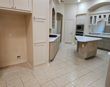 3218 Waters Edge Drive - Photo Thumbnail 12