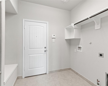 29650 Kynndal Shore Drive - Photo Thumbnail 13
