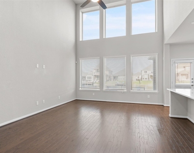29650 Kynndal Shore Drive - Photo Thumbnail 6