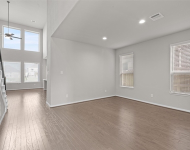 29650 Kynndal Shore Drive - Photo Thumbnail 2