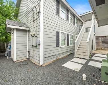 813 1/2 Alexander Street - Photo Thumbnail 7