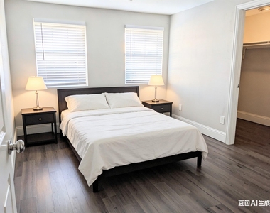 813 1/2 Alexander Street - Photo Thumbnail 3