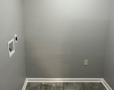 2721a Virginia Street - Photo Thumbnail 10