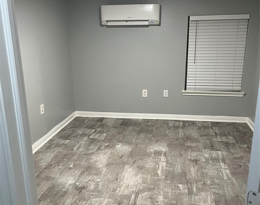 2721a Virginia Street - Photo Thumbnail 5