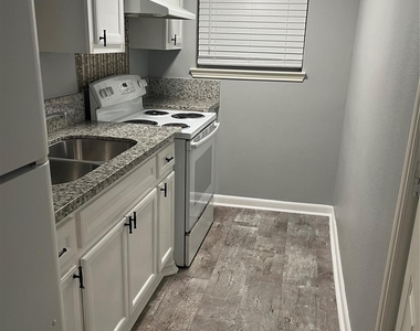 2721a Virginia Street - Photo Thumbnail 2