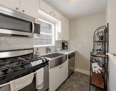 3310 Crawford Street - Photo Thumbnail 6