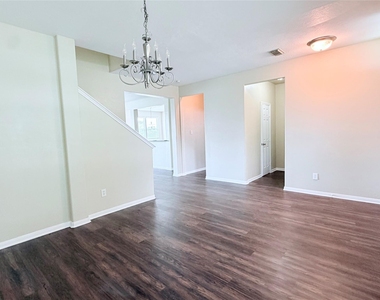 7403 Bering Landing Drive - Photo Thumbnail 17