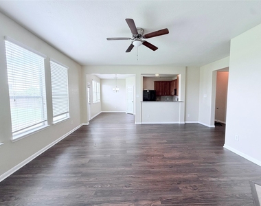 7403 Bering Landing Drive - Photo Thumbnail 32