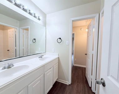 7403 Bering Landing Drive - Photo Thumbnail 3