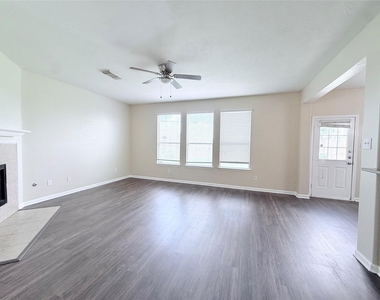 7403 Bering Landing Drive - Photo Thumbnail 30