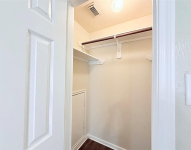 7403 Bering Landing Drive - Photo Thumbnail 6