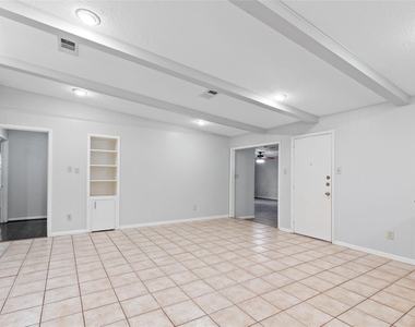 118 E Thornton Road - Photo Thumbnail 4