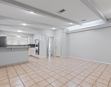 118 E Thornton Road - Photo Thumbnail 5
