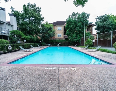 10811 Richmond Avenue - Photo Thumbnail 15
