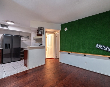 10811 Richmond Avenue - Photo Thumbnail 4