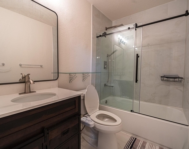 10811 Richmond Avenue - Photo Thumbnail 13