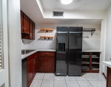 10811 Richmond Avenue - Photo Thumbnail 6