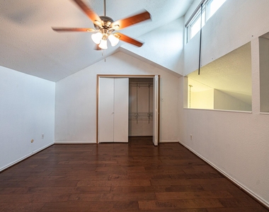 10811 Richmond Avenue - Photo Thumbnail 11