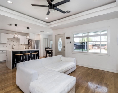 810 Jerry Street - Photo Thumbnail 6