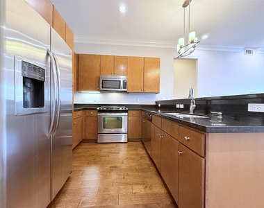 510 Lovett Boulevard - Photo Thumbnail 4