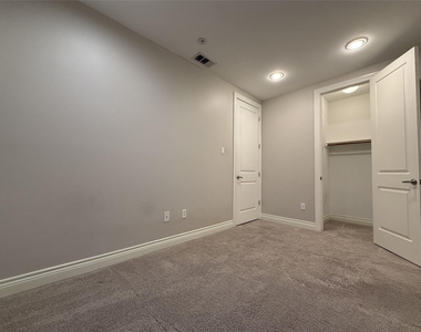 510 Lovett Boulevard - Photo Thumbnail 16