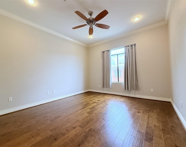 510 Lovett Boulevard - Photo Thumbnail 10