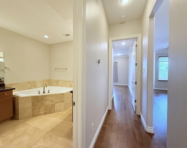 510 Lovett Boulevard - Photo Thumbnail 9