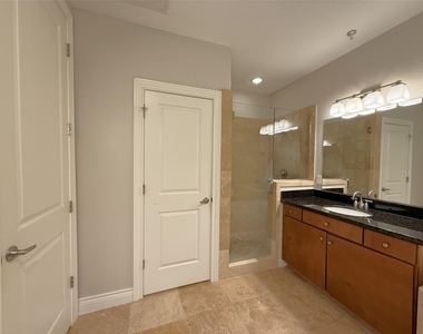 510 Lovett Boulevard - Photo Thumbnail 14