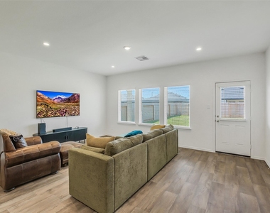 4210 Bromham Farms Drive - Photo Thumbnail 7