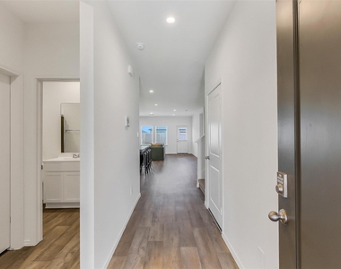 4210 Bromham Farms Drive - Photo Thumbnail 6