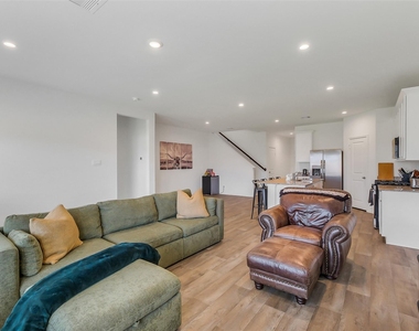 4210 Bromham Farms Drive - Photo Thumbnail 8