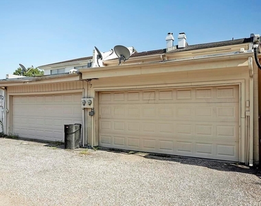1807 Saxony Lane - Photo Thumbnail 8