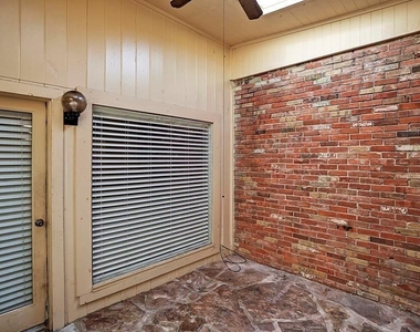 1807 Saxony Lane - Photo Thumbnail 7