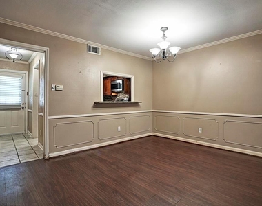 1807 Saxony Lane - Photo Thumbnail 3