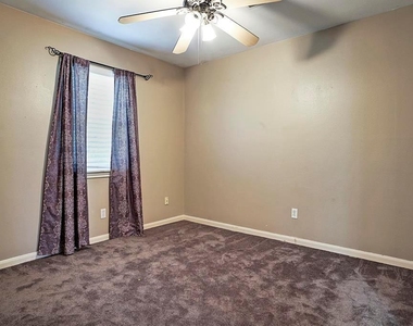 1807 Saxony Lane - Photo Thumbnail 4